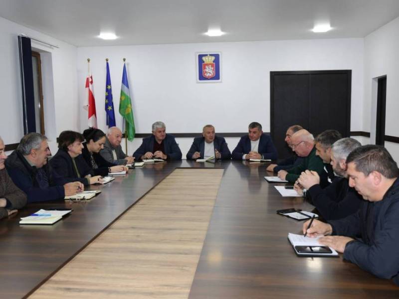 ცაგერის მუნიციპალიტეტის მერმა ჭაბუკი ჭაბუკიანმა, მერიის სტრუქტურული ერთეულების...